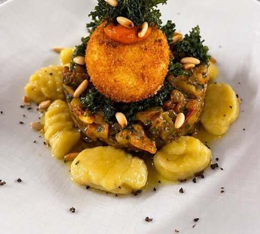 Caponata Siziliana: Frittiertes Onsen-Ei · cremiges Eigelb · Salbei-Gnocchi